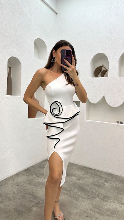 Schwarzes Midi-Bleistiftkleid mit One-Shoulder-Träger