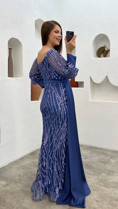 فستان سهرة مطرز بحزام من اللون النيلي، مقاسات كبيرة