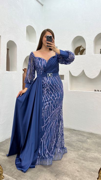 فستان سهرة مطرز بحزام من اللون النيلي، مقاسات كبيرة