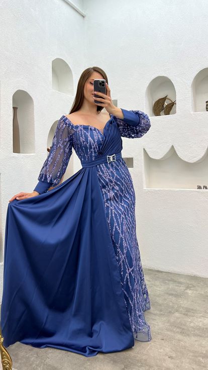 فستان سهرة مطرز بحزام من اللون النيلي، مقاسات كبيرة