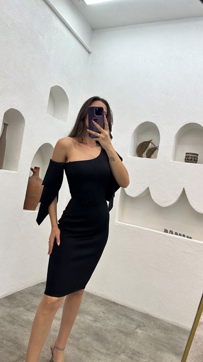 Siyah Tek Omuz Kat Kat Kalem Elbise