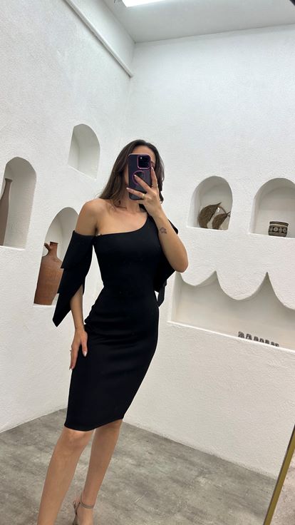 Siyah Tek Omuz Kat Kat Kalem Elbise
