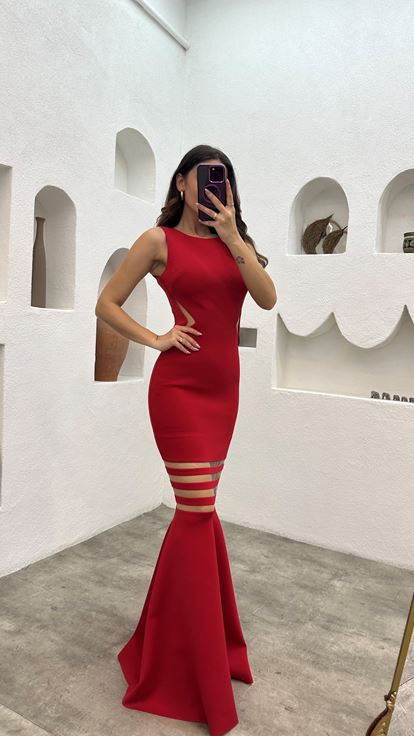 Vestido rojo transparente con detalles
