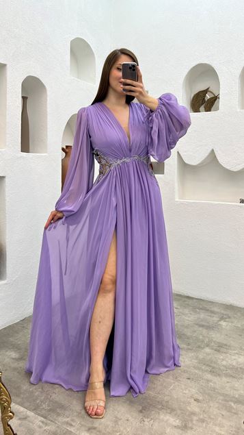 Lilafarbenes, an der Taille besticktes Chiffon-Abendkleid in Übergröße