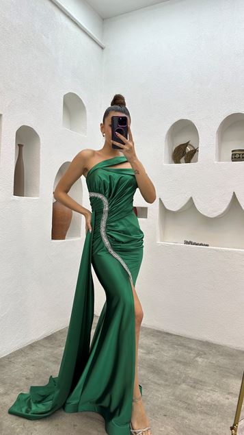 Emerald Boat Neck Waist Embroidered Evening Dress
