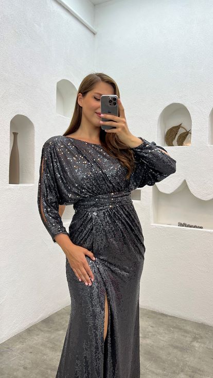 فستان سهرة مقاس كبير مزين بالترتر باللون الرمادي