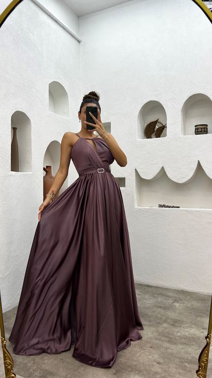 Lila İp Askılı Pliseli Kemerli Saten Abiye Elbise