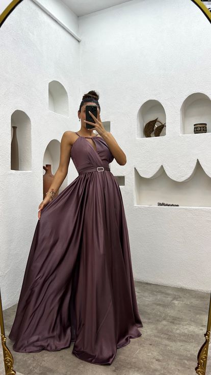 Lila İp Askılı Pliseli Kemerli Saten Abiye Elbise