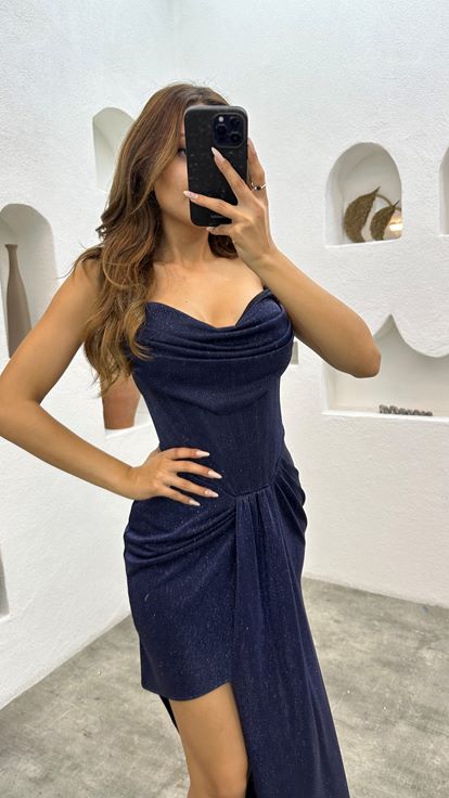 Marineblaues, trägerloses, drapiertes Abendkleid