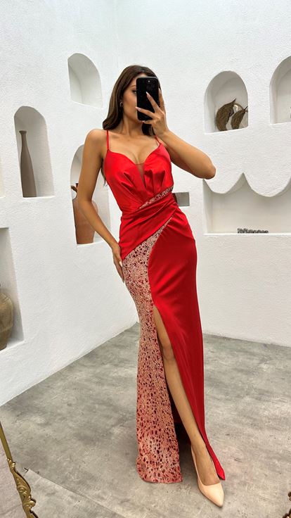 Rotes  trägerloses  besticktes Satin Abendkleid