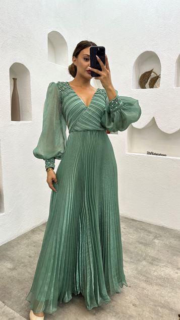 Mintgrünes, zweireihiges, plissiertes Abendkleid mit Ausschnitt