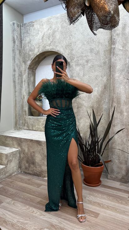 Emerald Petest piumato trasparente dettaglio paillettes abito da sera