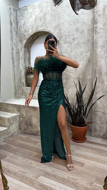 Emerald Petest piumato trasparente dettaglio paillettes abito da sera