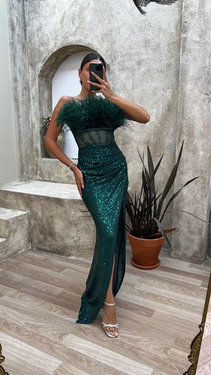 Emerald Petest piumato trasparente dettaglio paillettes abito da sera