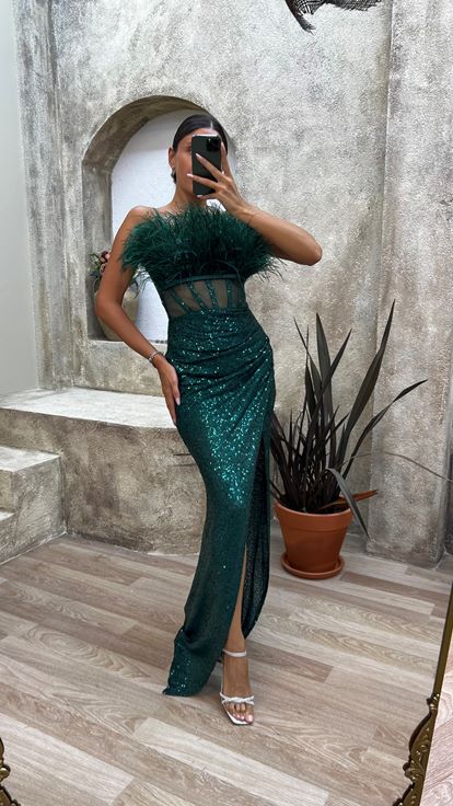 Emerald Petest piumato trasparente dettaglio paillettes abito da sera