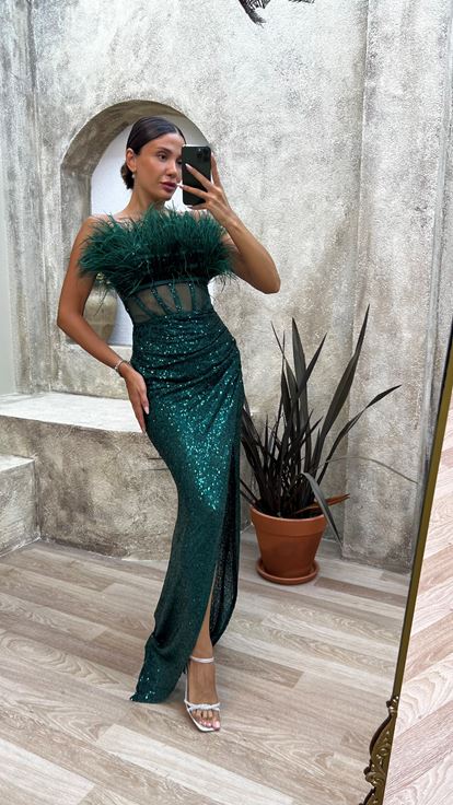 Emerald Petest piumato trasparente dettaglio paillettes abito da sera