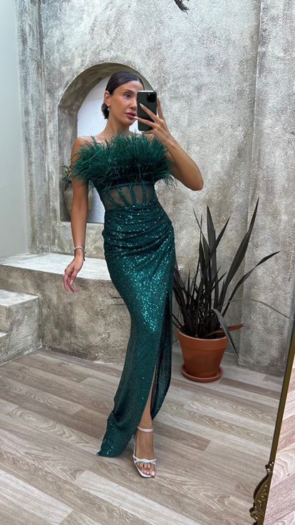 Emerald Petest piumato trasparente dettaglio paillettes abito da sera