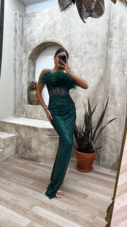 Emerald Petest piumato trasparente dettaglio paillettes abito da sera