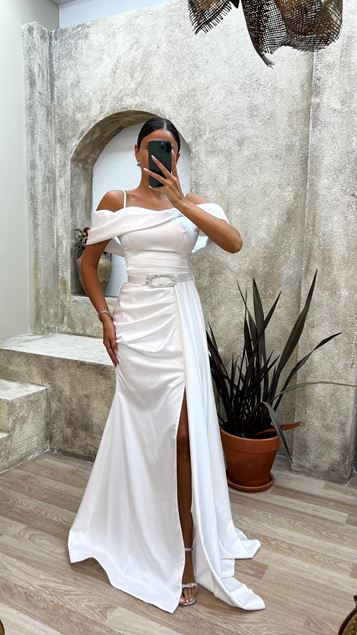 Vestido de noche de satén drapeado con correa de cuerda blanca con cuello de lazo