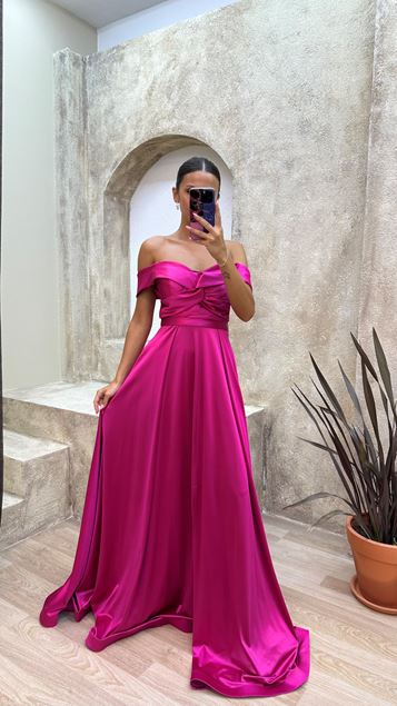 Fuşya Straplez Kayık Yaka Çapraz Detay Saten Abiye Elbise