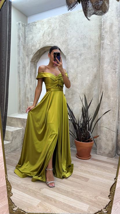 Sarı Straplez Kayık Yaka Çapraz Detay Saten Abiye Elbise