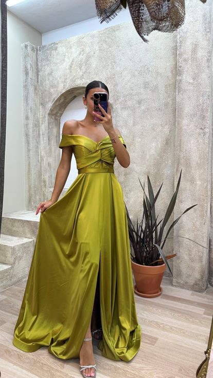 Sarı Straplez Kayık Yaka Çapraz Detay Saten Abiye Elbise