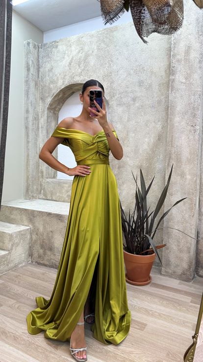 Sarı Straplez Kayık Yaka Çapraz Detay Saten Abiye Elbise