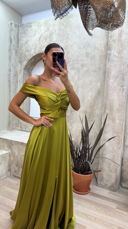 Sarı Straplez Kayık Yaka Çapraz Detay Saten Abiye Elbise