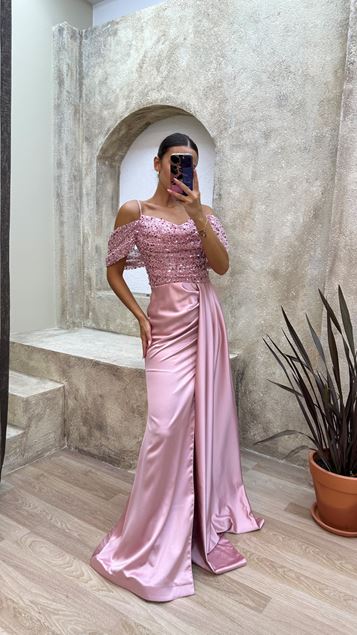 Vestido De Noche De Satén Bordado De Lentejuelas En El Detalle Frontal Con Correa De Cuerda En Polvo