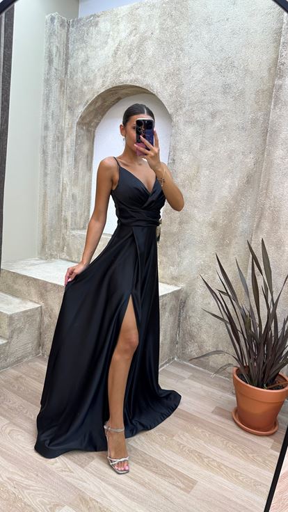 Black Strappy Sweetheart Neckline Satin Evening Dress