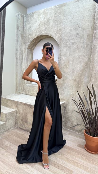 Black Strappy Sweetheart Neckline Satin Evening Dress