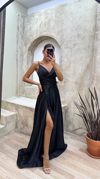 Black Strappy Sweetheart Neckline Satin Evening Dress