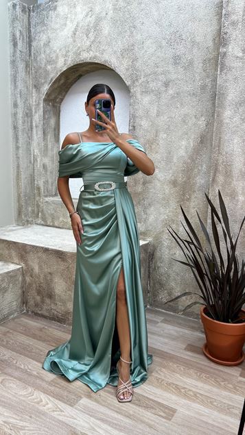 Vestido de noche de satén drapeado con correa de cuerda verde menta