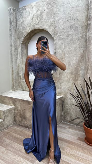 Indigo Corde Strap Poitrine Plumes Détail Taille Satin Robe de soirée