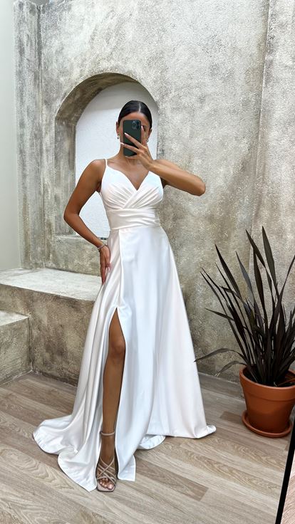 Beyaz İp Askılı Saten Abiye Elbise