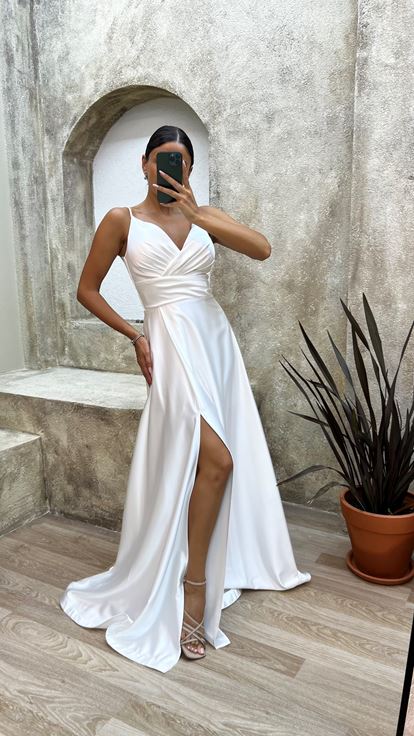 Beyaz İp Askılı Saten Abiye Elbise
