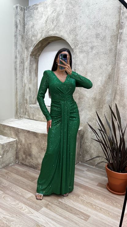 فستان سهرة أخضر مزين بالترتر مع خصر مكشكش