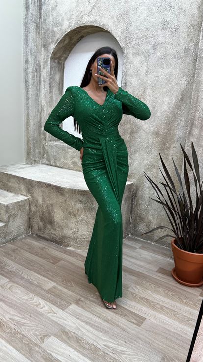 فستان سهرة أخضر مزين بالترتر مع خصر مكشكش