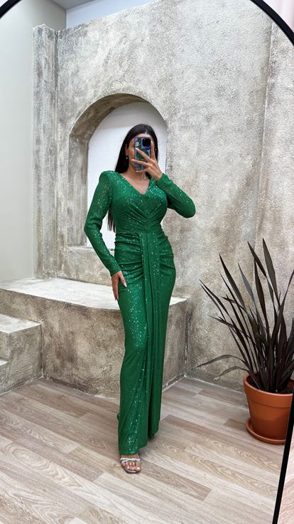 فستان سهرة أخضر مزين بالترتر مع خصر مكشكش