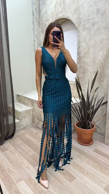 Abendkleid mit Polka Dots  Taillendetail und Gürtel