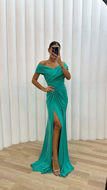 Détail de l'épaule verte Taille Drapée Satin Robe de soirée