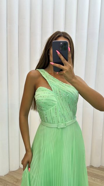 Mintgrünes One-Shoulder-Abendkleid mit Stickerei und Falten