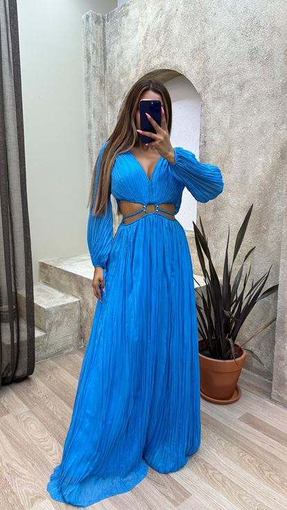 Abito da sera pieghettato blu con dettaglio in vita