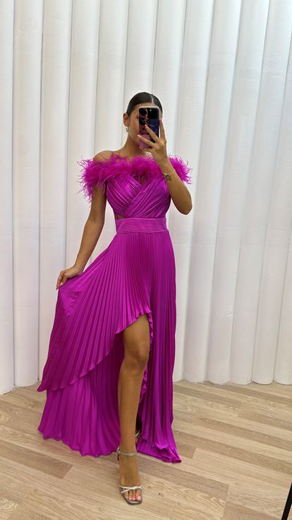 Fuchsia épaules Plumes Détail Satin plissé Robe de soirée