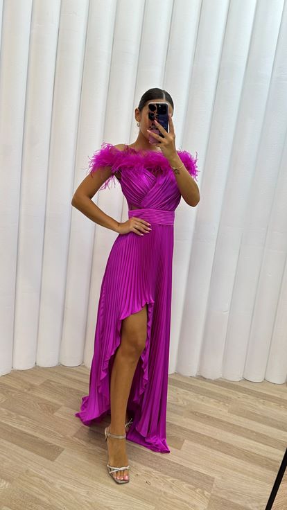 Fuchsia épaules Plumes Détail Satin plissé Robe de soirée