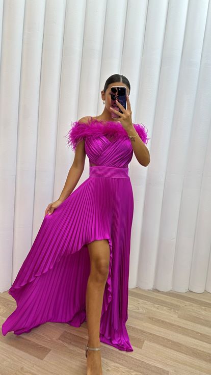 Fuchsia épaules Plumes Détail Satin plissé Robe de soirée