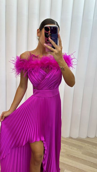 Fuchsia épaules Plumes Détail Satin plissé Robe de soirée