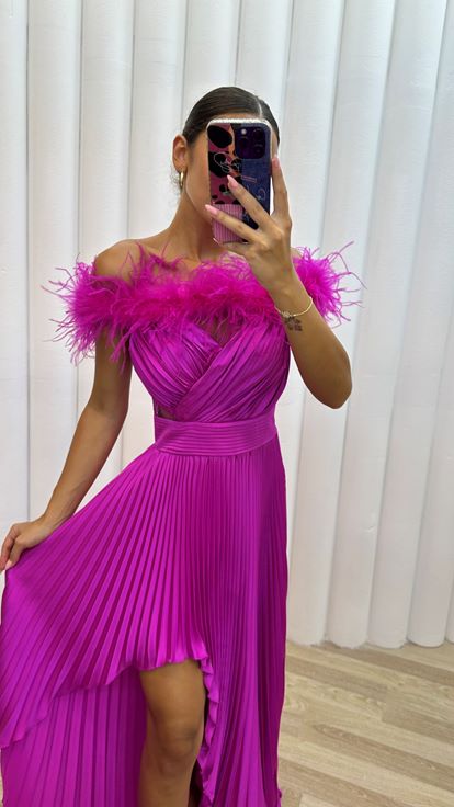 Fuchsia épaules Plumes Détail Satin plissé Robe de soirée