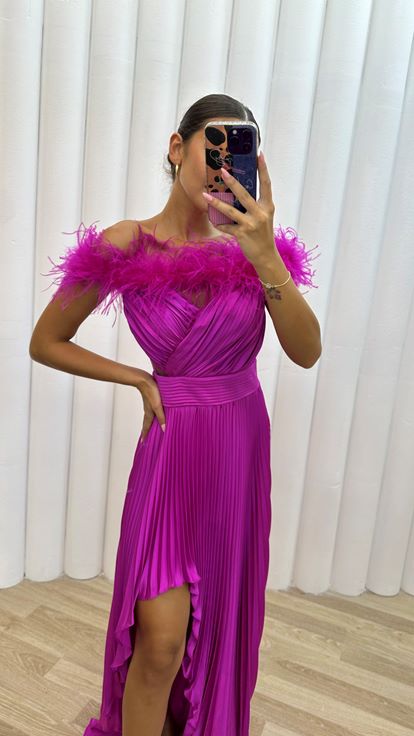 Fuchsia épaules Plumes Détail Satin plissé Robe de soirée