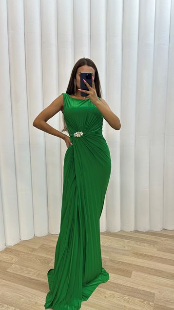 Green Brooch Detail Pleated Evening Dress Green Brooch Detail Pleated Evening Dress